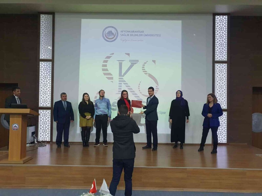 Üni̇versi̇te Öğrenci̇leri̇ İle Ruh Sağlığı Söyleşi̇si̇ Yapıldı