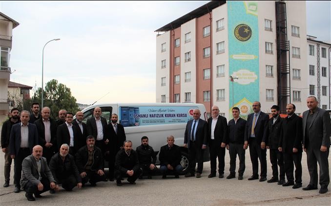 Yaptıkları Bağışlarla Hafızlık Kurslarına Hi̇zmet Aracı Hedi̇ye Etti̇ler