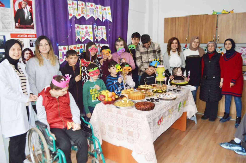 Yerli̇ Malı Haftası Özel Öğrenci̇lerle Kutlandı