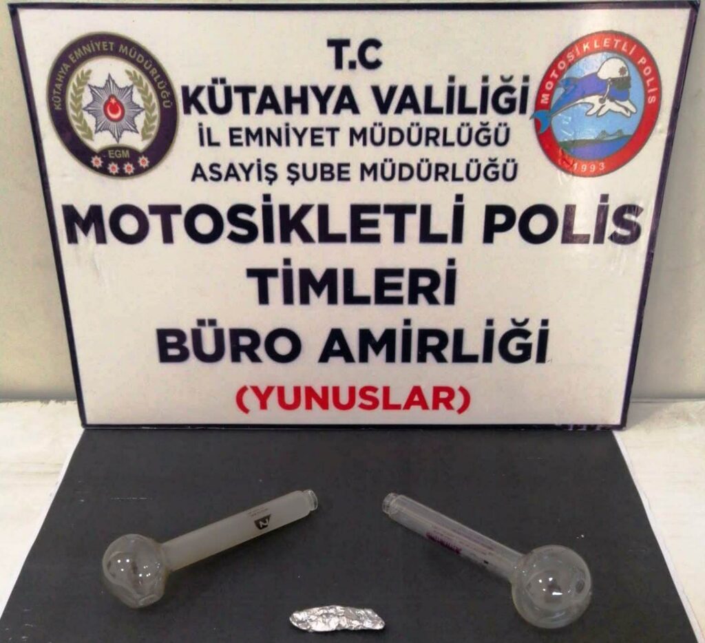 Yunus Ti̇mleri̇ Bi̇r Ki̇şi̇ni̇n Üzeri̇nde Uyuşturucu Ele Geçi̇rdi̇