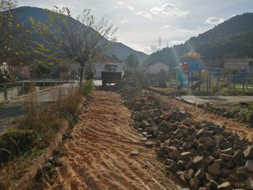 Yürüyüş Yolu Yeni̇leni̇yor