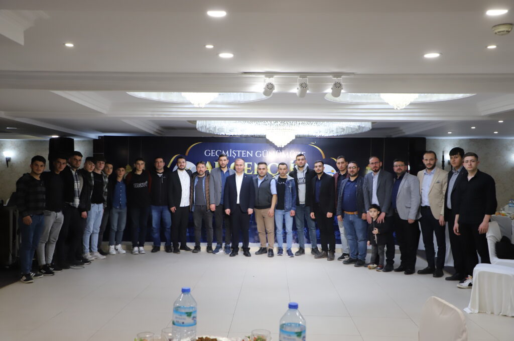 <strong>AK GENÇLER VEFA İFTARINDA BULUŞTU</strong>