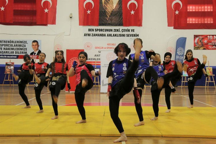 Gölcük’te 19 Mayıs coşkuyla kutlandı