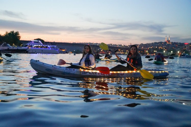 Haliç ışıklı kanolarla aydınlandı – İGF HABER