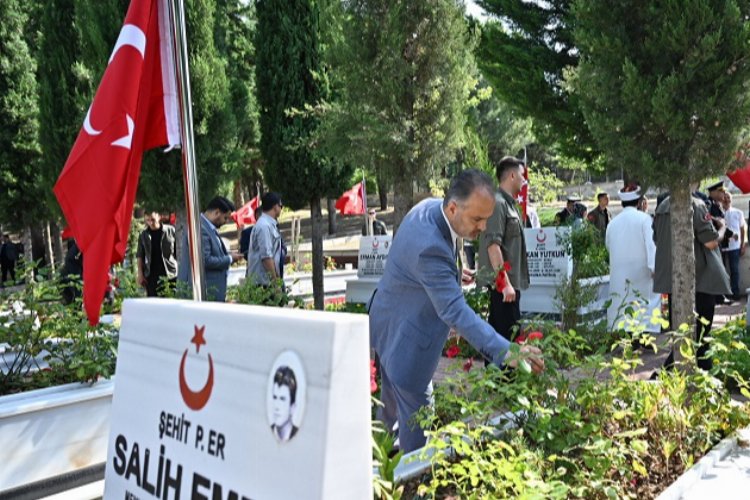 Bursa şehitliğinde duygusal anma – İGF HABER