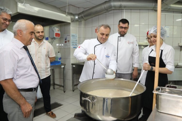 ERÜ Rektörü aşure pişirdi – İGF HABER