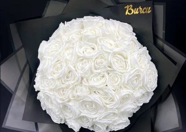 Beyaz Gül Buketi İle Duygularınızı Tercüme Edin