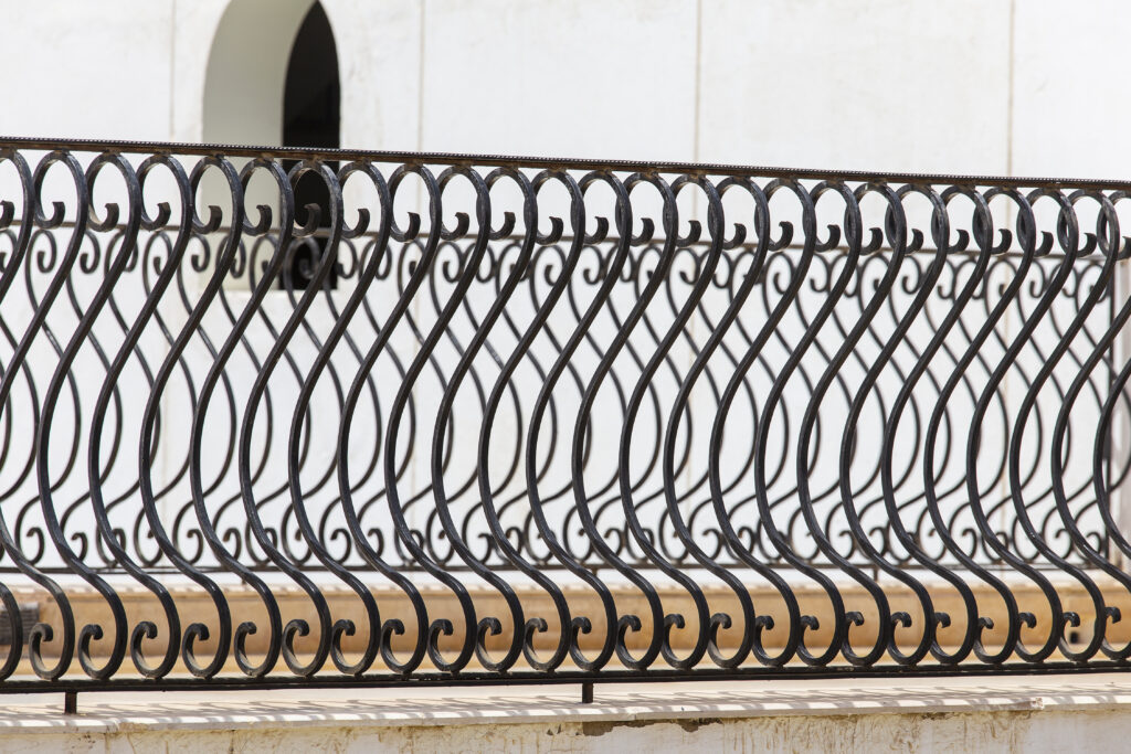 Ferforje Korkuluk Modelleriyle Yapıların Değeri Artıyor: Güvenlik ve Estetik Tek Çözümde Buluşuyor