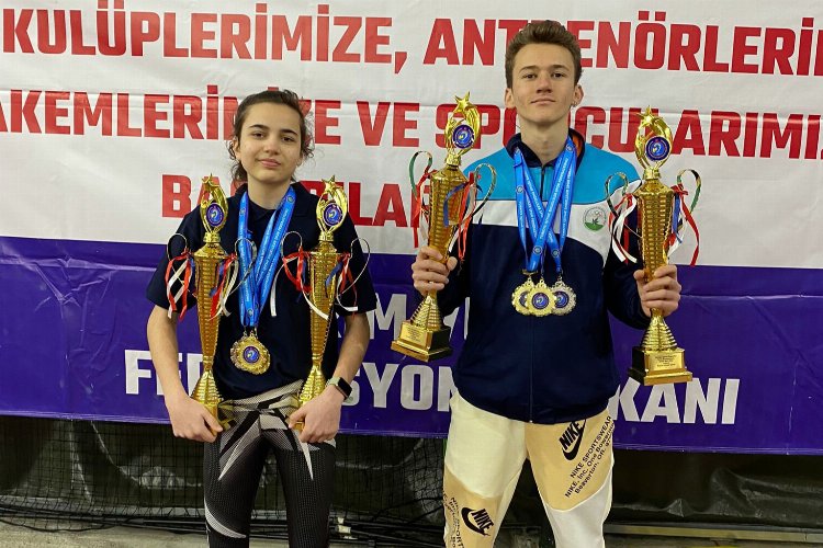 Bursa Osmangazi’nin milli tenisçilerinden çifte başarı