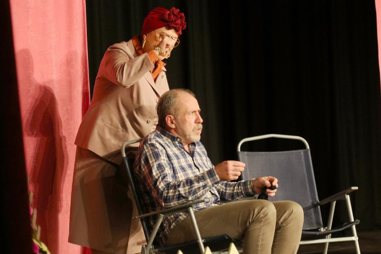 Sakarya’da Üç Kafadarlar, ‘Hoppala’ ile güldürdü