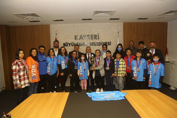 Şampiyonlardan Kayseri Büyükşehir’e ziyaret