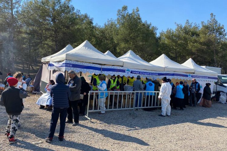 Kayseri’den deprem bölgesine ‘sıcak’ yardım