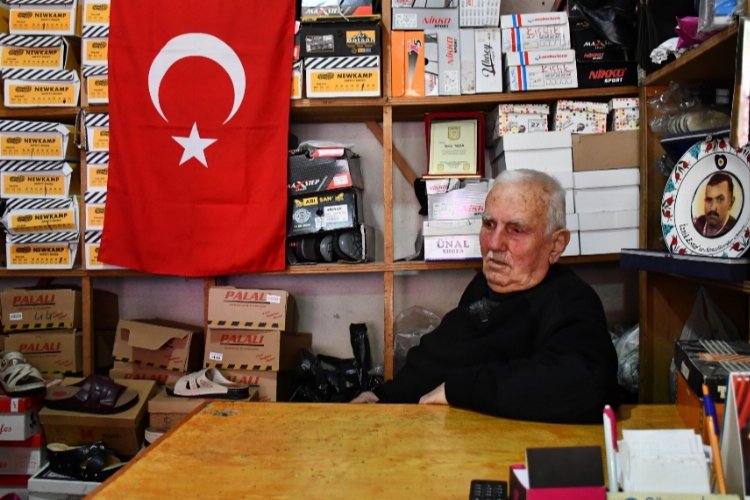 85 yaşında… Sabah 7’de dükkanını açıyor
