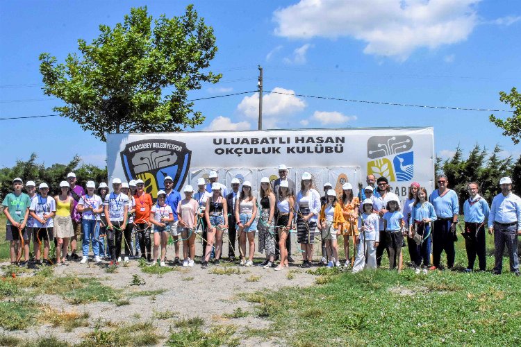 Avrupalı öğrenciler Bursa Karacabey’de Türk okçuluğunu öğrendi