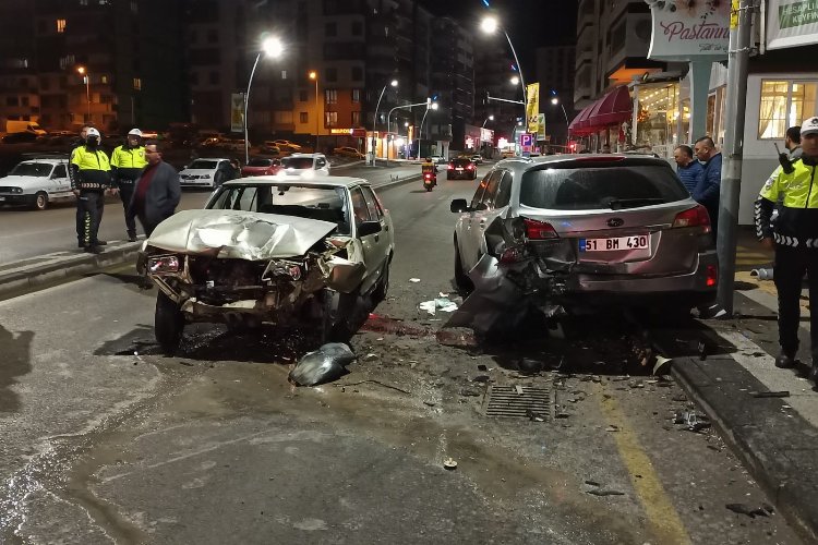 Niğde’de İsmet Sayın Caddesi’nde trafik kazası