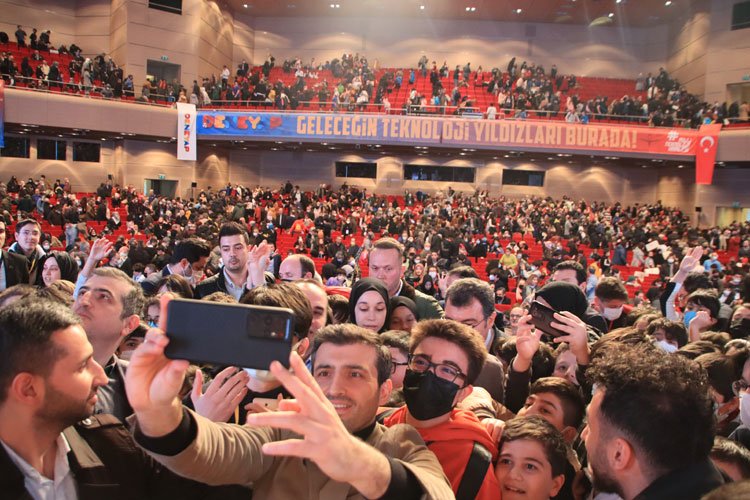 Deneyap’ta ilk ders Selçuk Bayraktar’dan