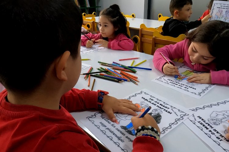 Kayseri’de miniklerden yaşlılara özel saygı