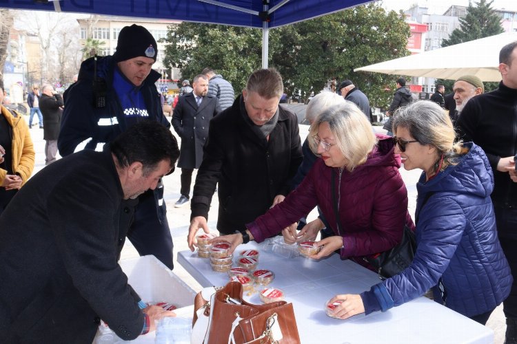 İzmit Belediyesi’nden vatandaşlara kandil helvası