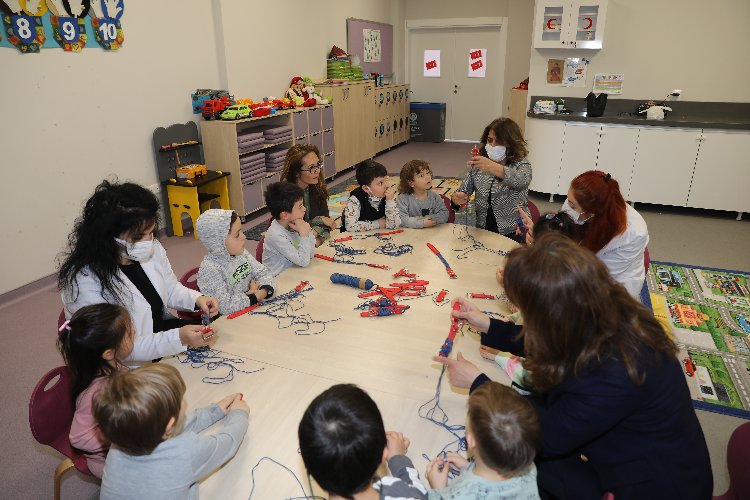 Bursa Mudanya’da minik öğrencilerden can dostlarına tasma