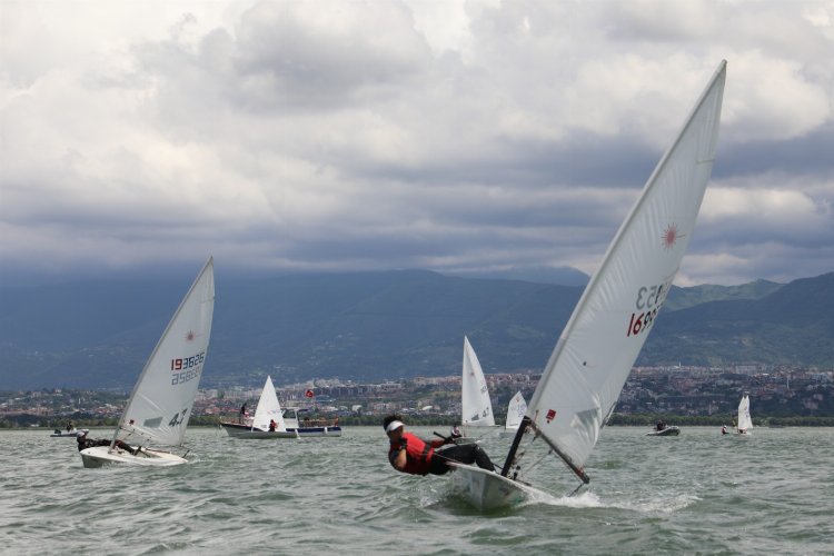 İzmit’te ‘Çınar Yelken Yarışları’nda ödül zamanı