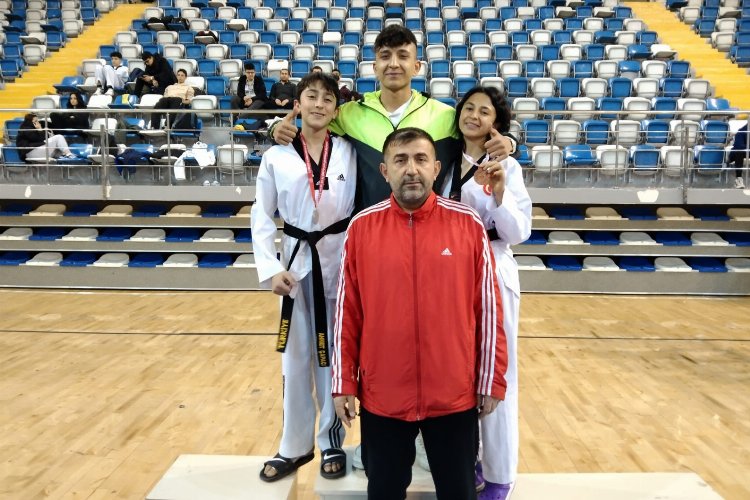 Niğdeli öğrenciler ilk günden 2 madalya aldı