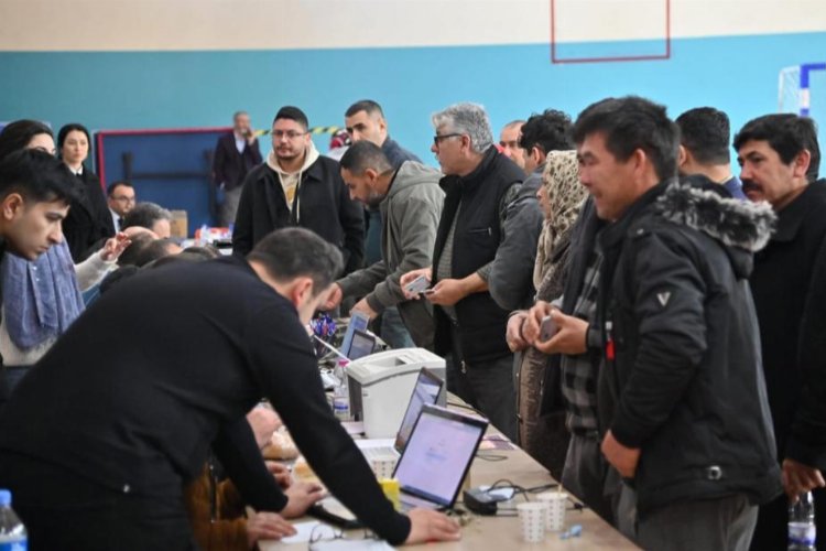 Manisa’da depremzedeler için kayıt masası oluşturuldu