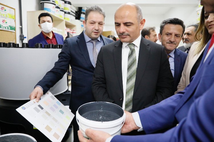 Kocaeli Hereke’de öğrenciler günlük 4 ton boya üretiyor