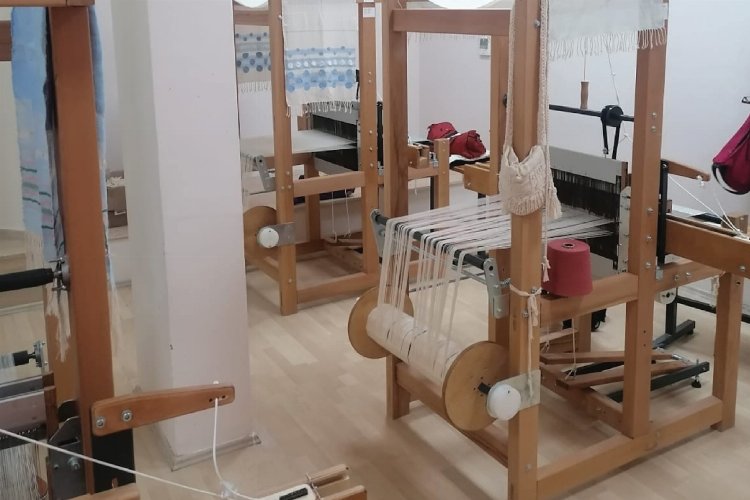 Muğla’nın geleneksel dokumalarına kadın eli