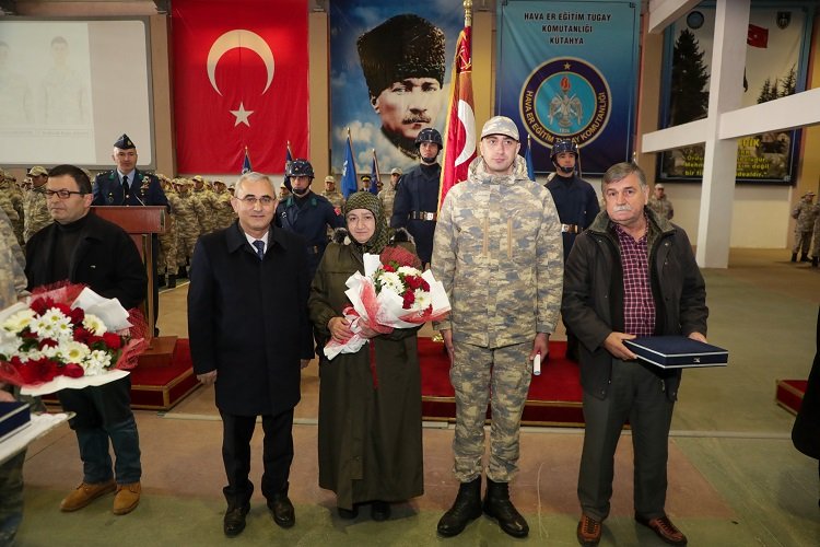Kütahya’da yemin töreni ‘Işık’la aydınlandı