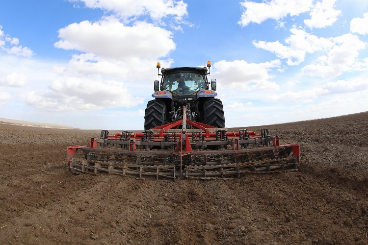 Konya’da atıl araziye aspir ekimi