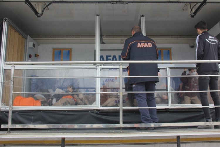 Deprem Tırı Erzincan’da salladı!