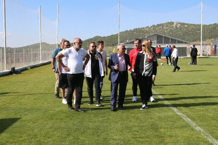 Memduh Büyükkılıç’tan Kayserispor antrenmanına ziyaret