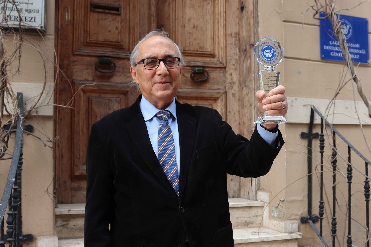 Çağdaş Yaşam’ın 16’ncı ödülü Ataol Behramoğlu’nun