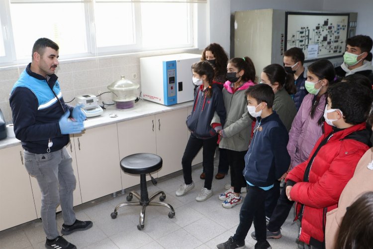 Manisa Akhisar’da öğrencilerden arıtma tesisi ziyareti