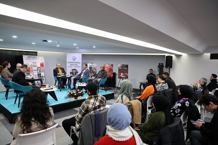 Kayseri Talas’ta kitap sohbetleri tam gaz