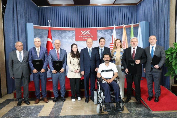 Dokuz Eylül’e 7 nişan, 11 bayrak daha