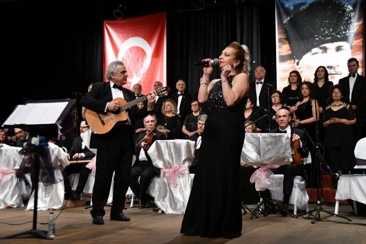 İzmir Narlıdere şarkılarla ‘Bahara Merhaba’ dedi