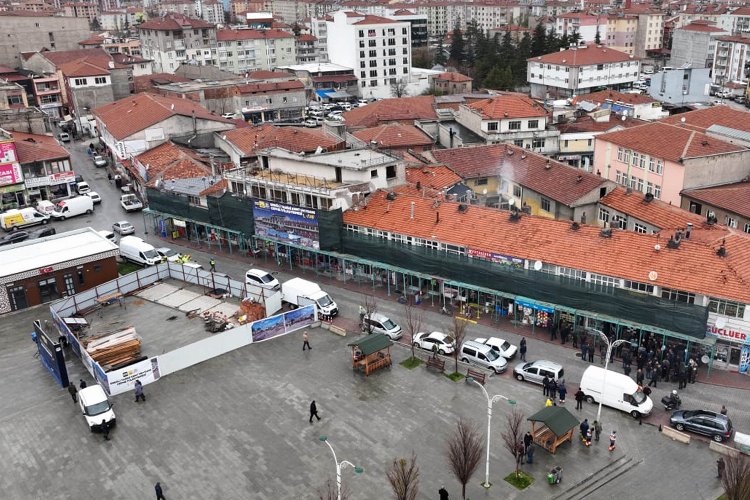 Konya Ereğli Kent Meydanı’nda cepheler iyileşiyor