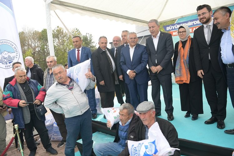 Kayseri Büyükşehir’den çiftçiye tohum desteği