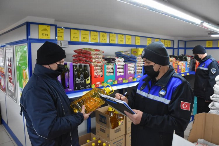 Balıkesir Edremit’te zabıtadan stok yağ denetimi