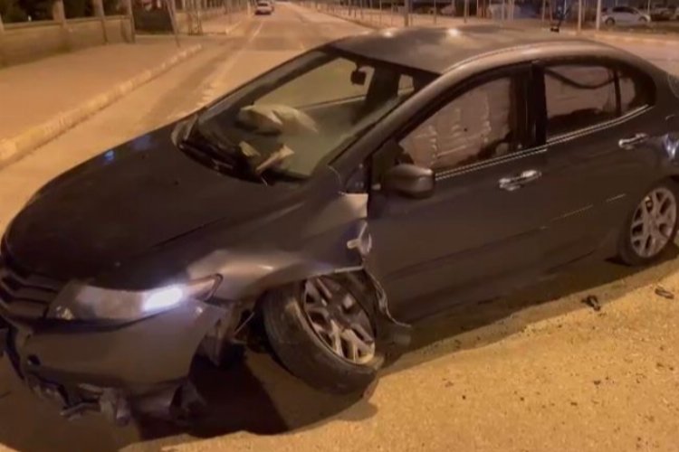 Adıyaman’da sürücü refüje çarptı