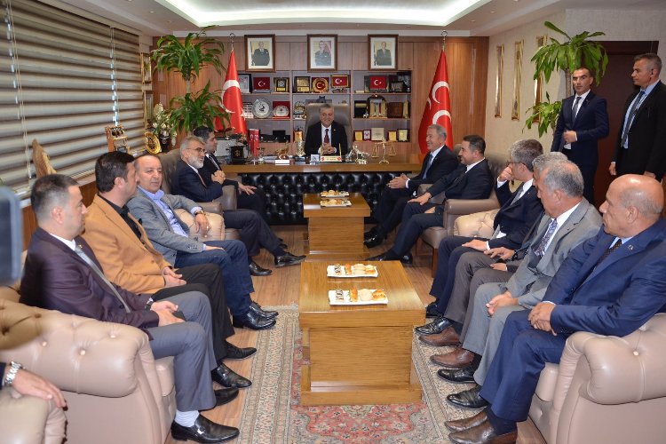 Bakan Akar’dan MHP Kayseri’ye ziyaret