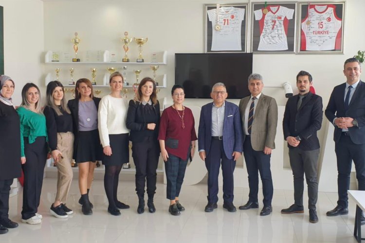 Memduh Büyükkılıç’tan okul ziyaretleri