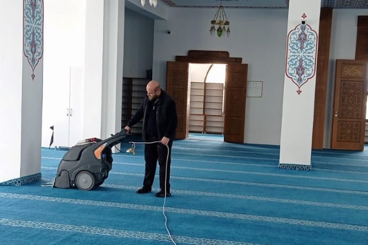 Gölcük’teki camilere Ramazan öncesi temizlik