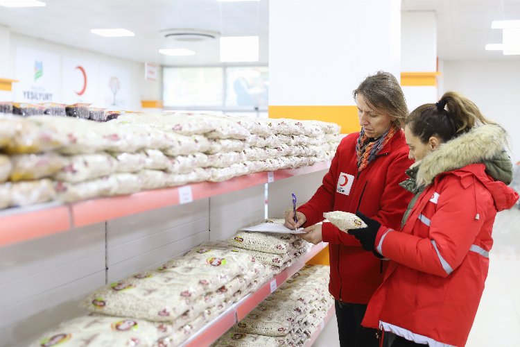 Kızılay’ın 12 sosyal marketi afetzedelerin hizmetinde