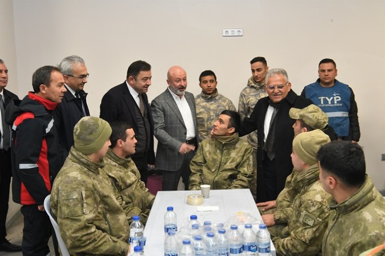 Kayseri’den deprem bölgesine bin tırlık yardım