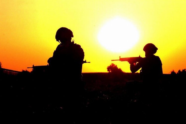 Hudut Kartalları 5’i terörist 8 kişiyi yakaladı