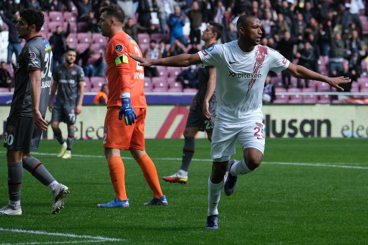 Hatay ‘gümrük’ü geçti