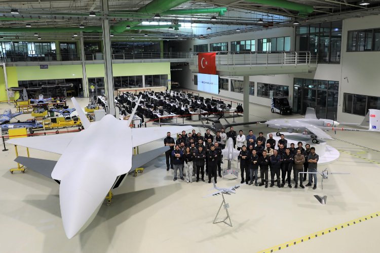 Kızılelma kanatlandı… Aile fotoğrafı paylaşıldı