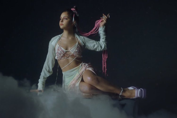 Bade’nin ilk teklisi ‘Fragile’ çıktı